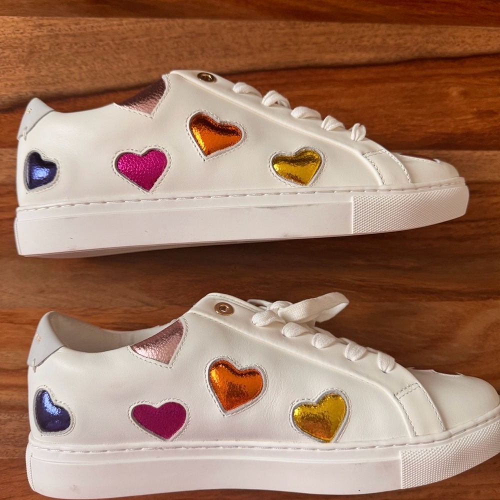 Kurt Geiger  Sneakers with Multicolor Metallic ❤️💖Heart Accents